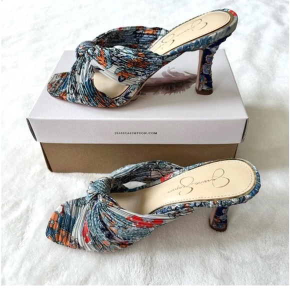 Jessica Simpson - Picture 2 of 3